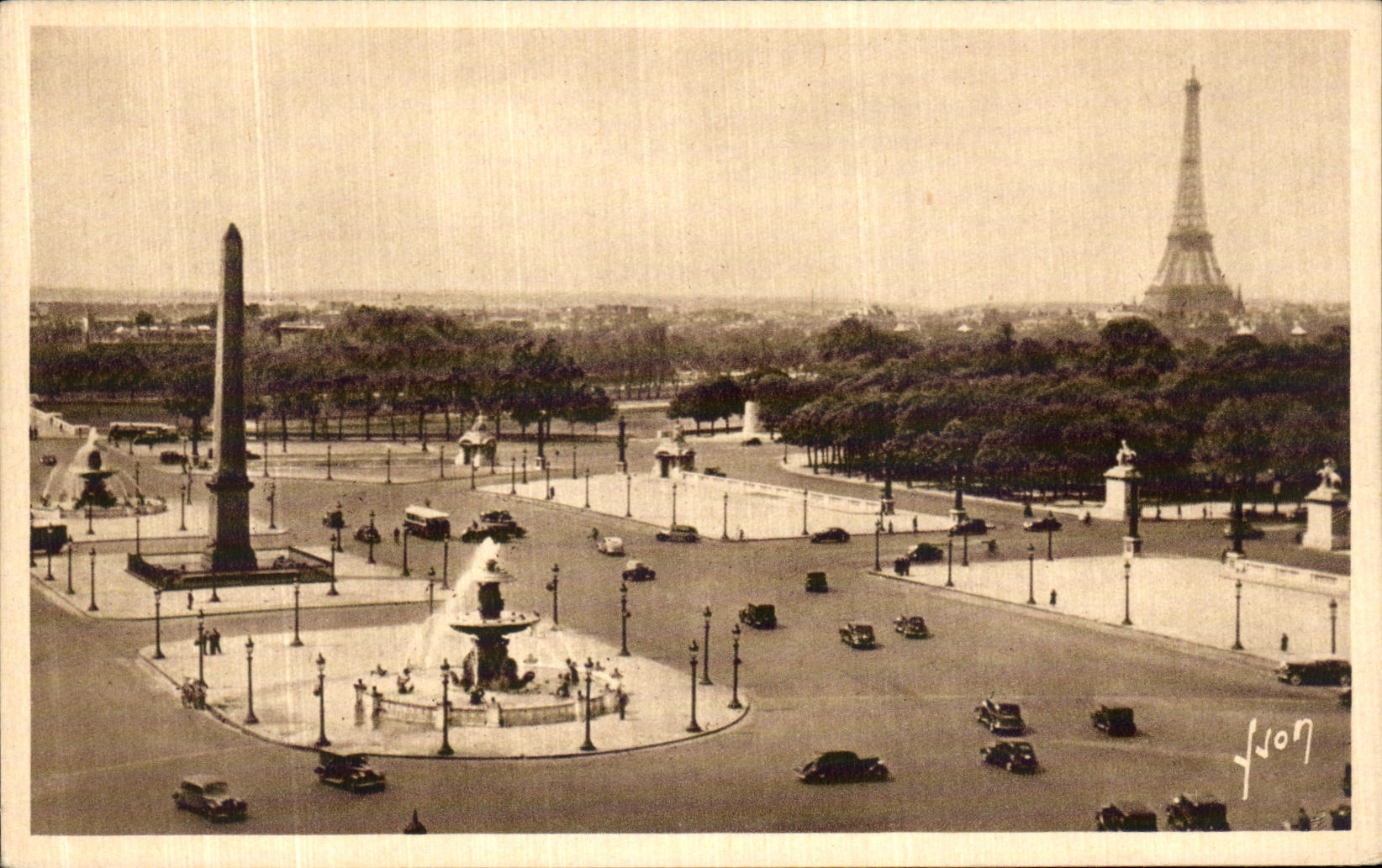 CPA Paris en flanant Place de la Concorde Tour Eiffel