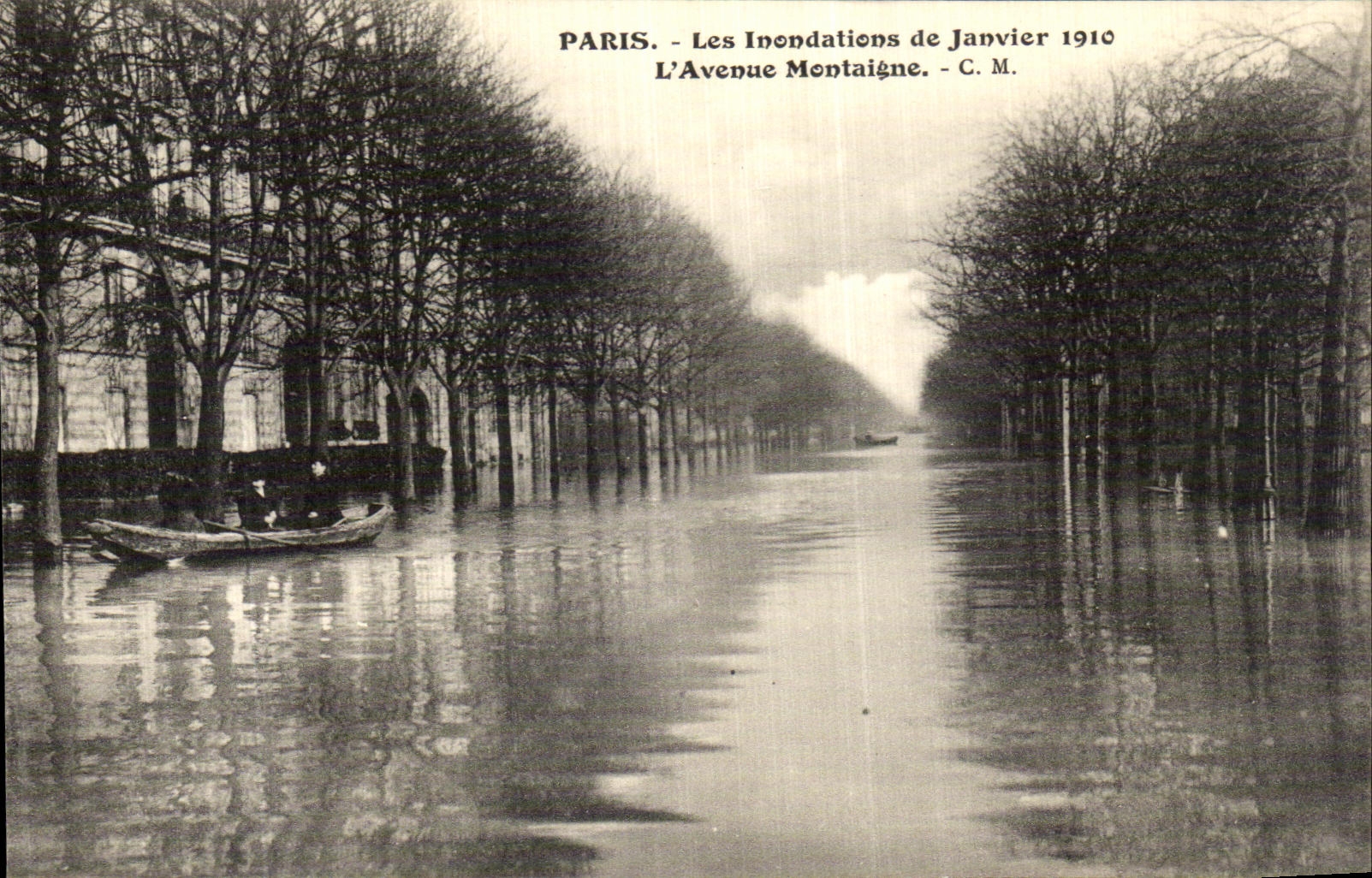 CPA Paris Les Inondations de Janvier L Avenue Montaigne