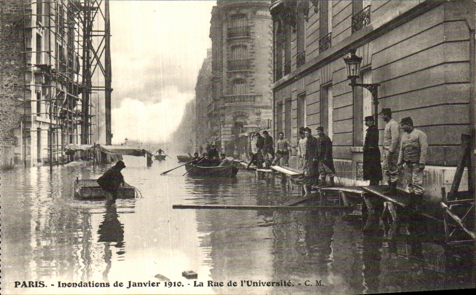 CPA Paris Inondations de Janvier 1910 La Rue de l Universite