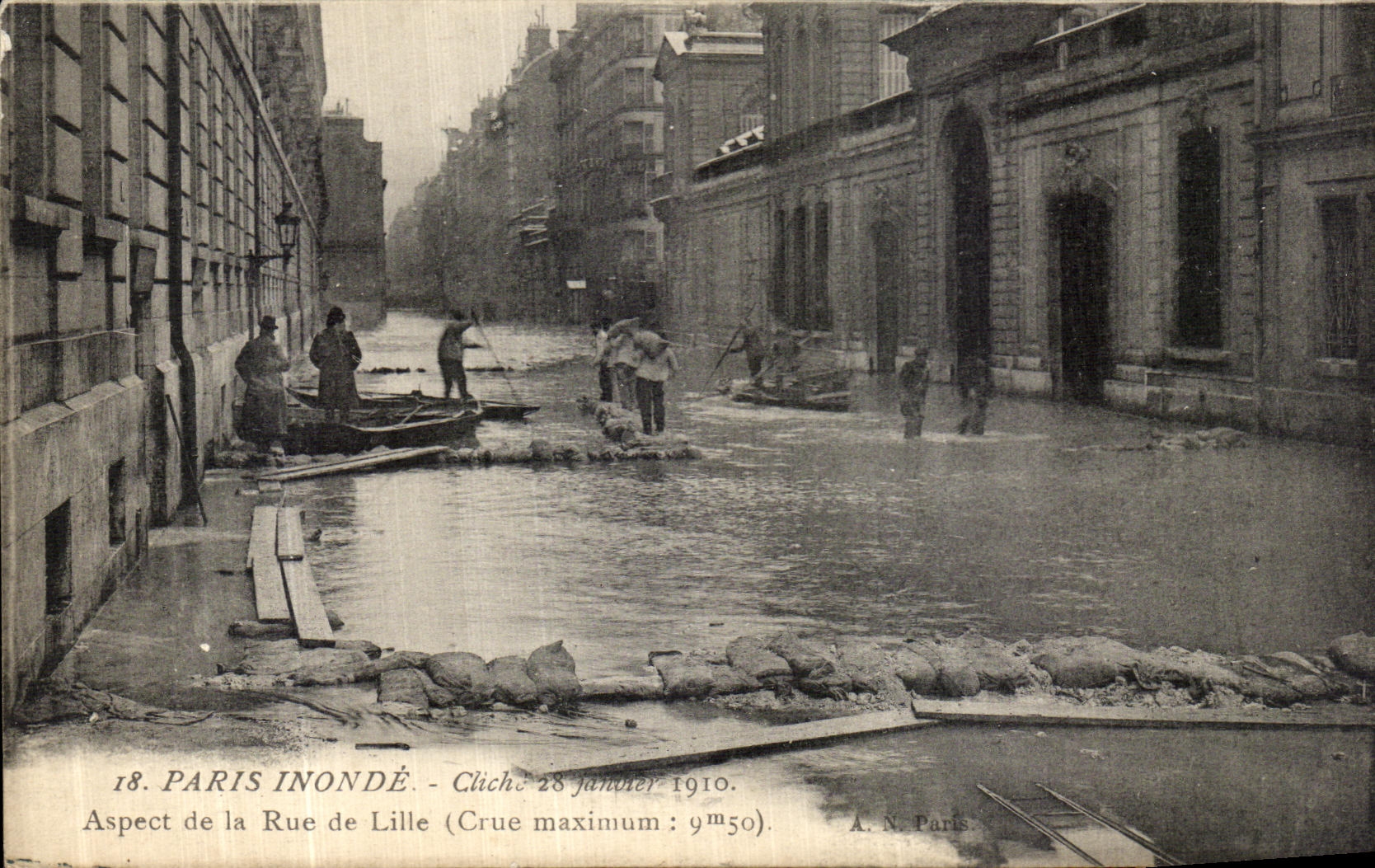 CPA Paris Inonde Aspect de la Rue de Lille