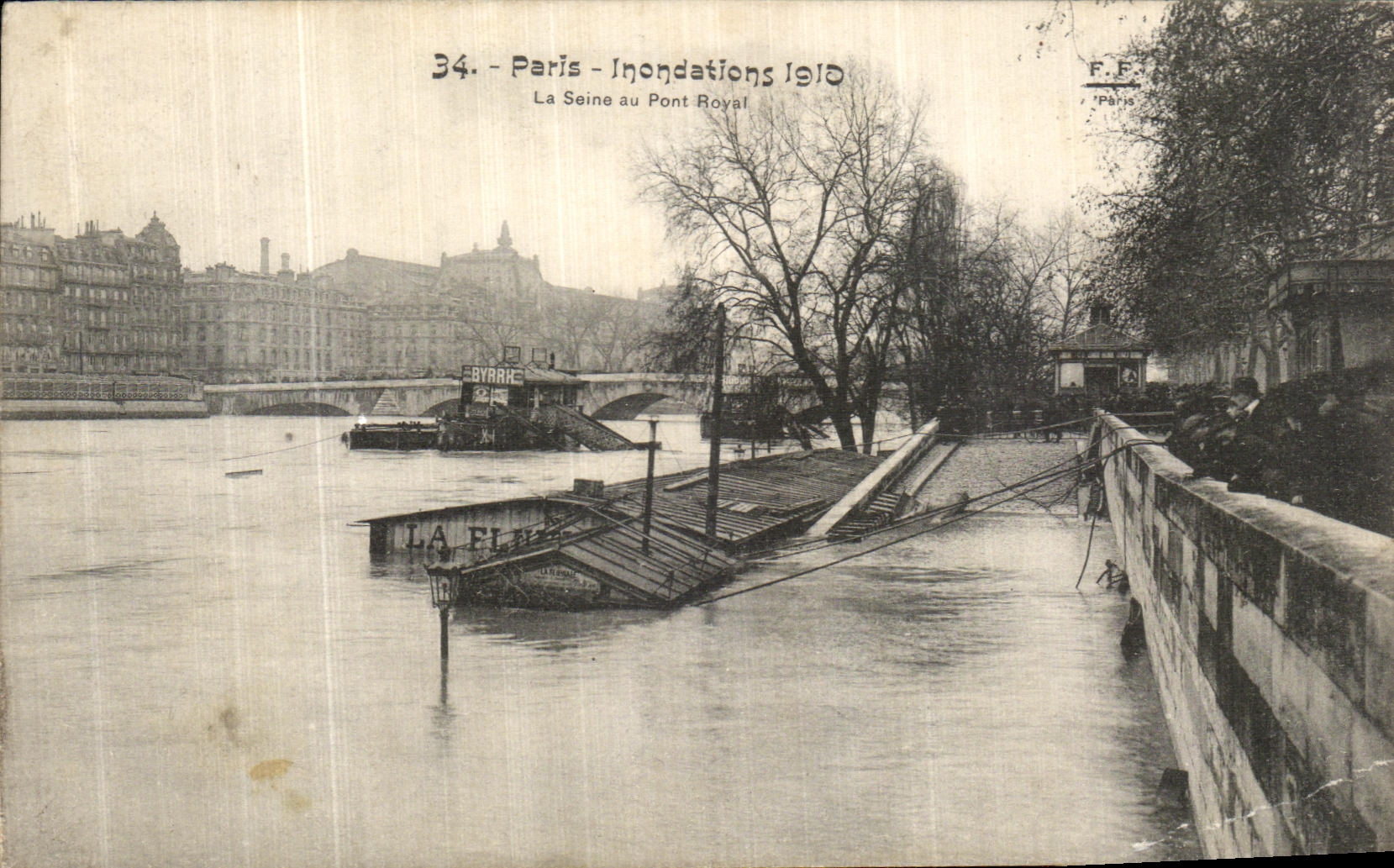 CPA Paris Inondations La Seine au Pont Royal
