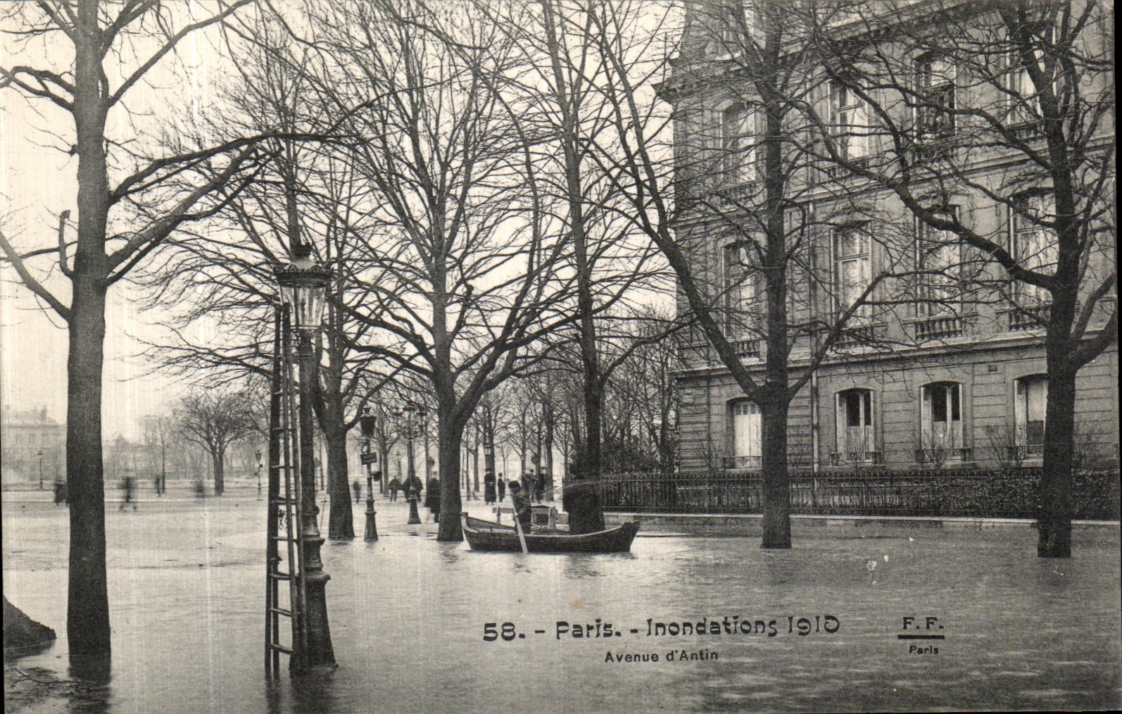CPA Paris Inondations Avenue d Antin