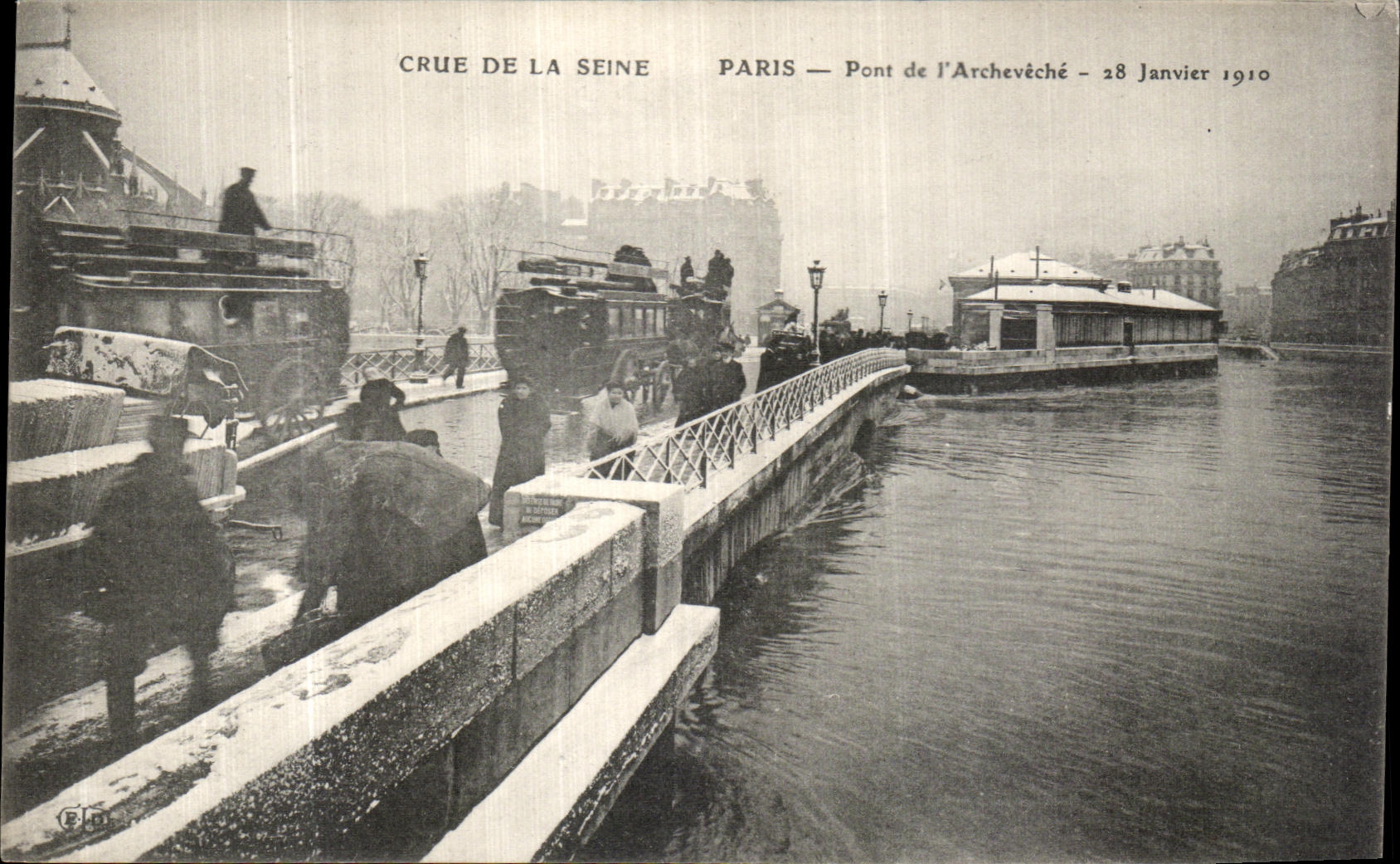 CPA Cure De La Seine Paris Pont de l Archeveche