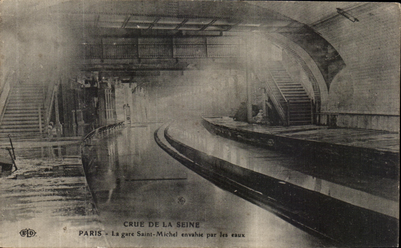 CPA Cure De La Seine Paris La Gare Saint Michel Envahie par les eaux Metro