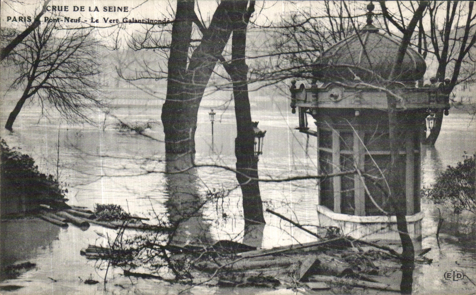 CPA Paris Crue De la Seine Pont Neuf Le Vert Galant inonde