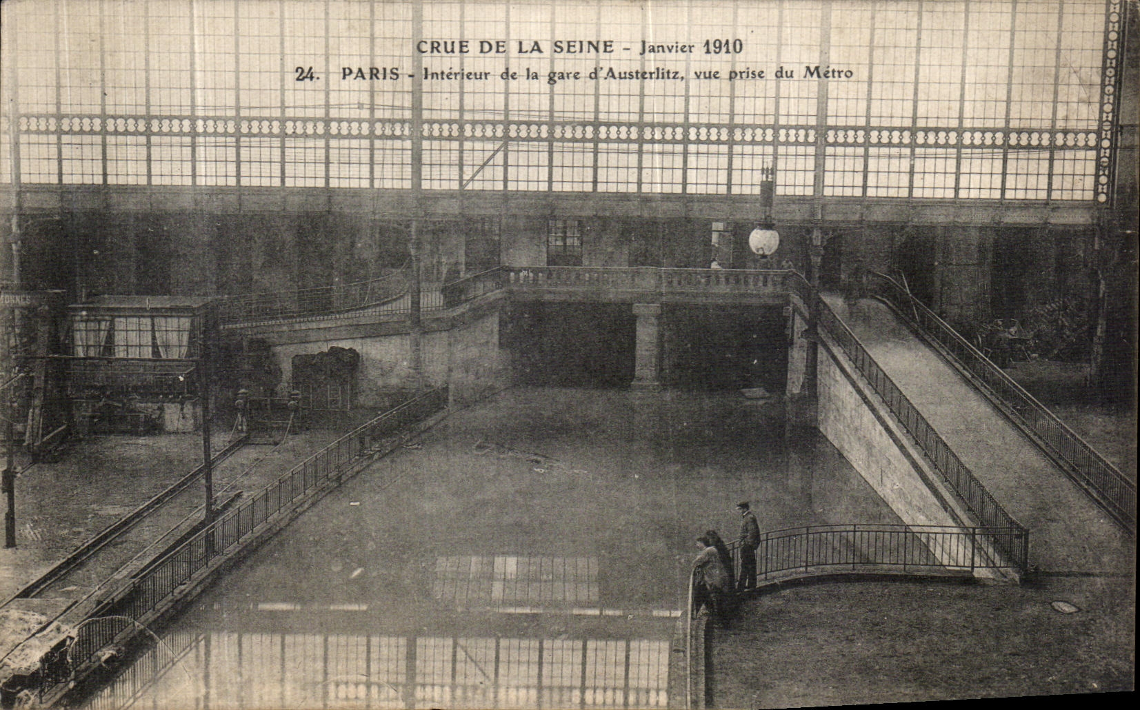 CPA Paris Crue De la Seine Interieur de la gare d Austerlitz vue prise du Metro