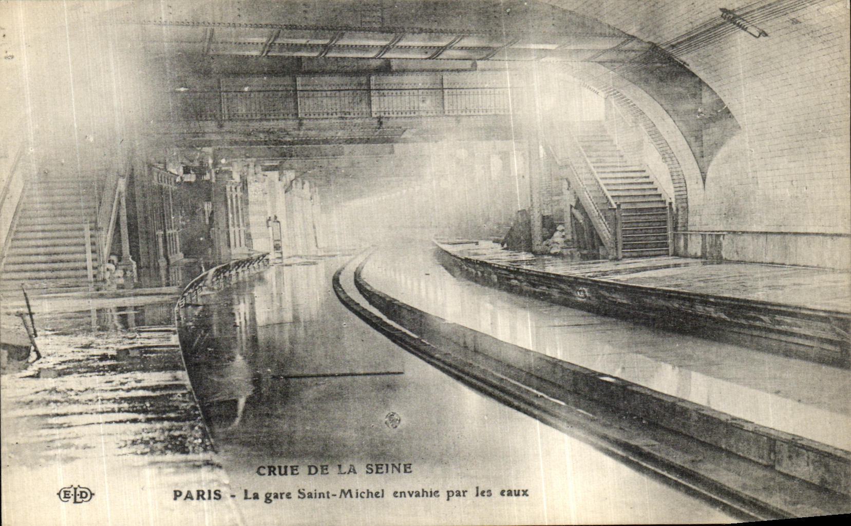 CPA Paris Crue De la Seine La Gare Saint Michel envahie par les eaux Metro