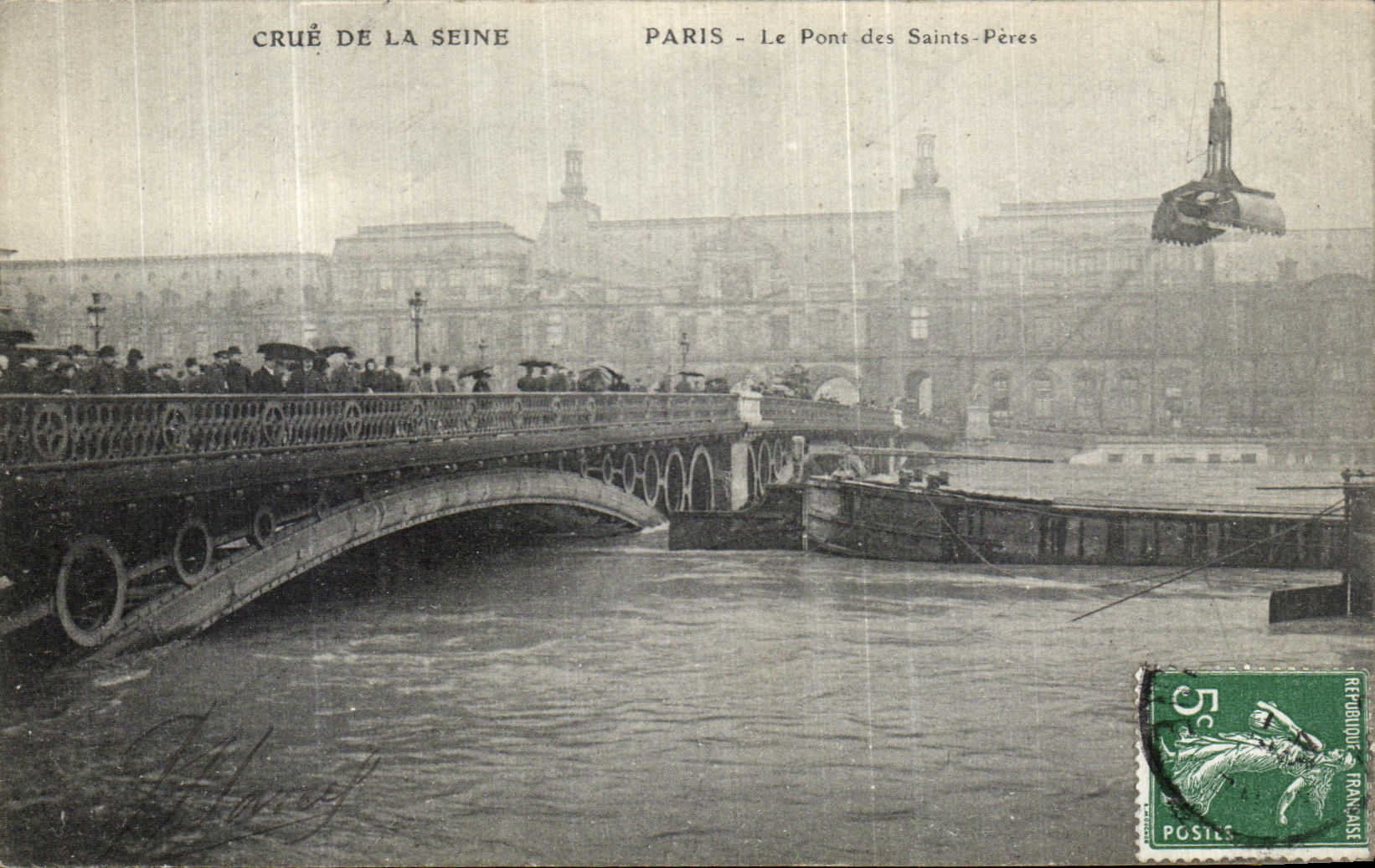 CPA Paris Crue De la Seine Le Pont des Saints Peres