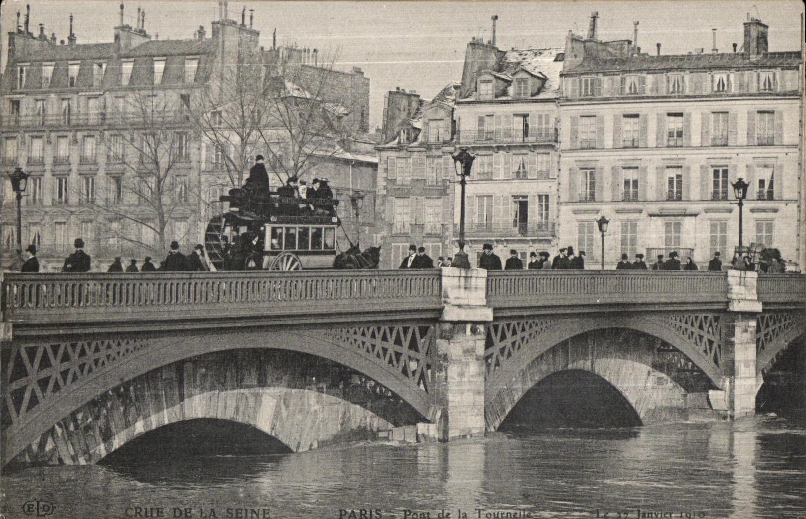 CPA Paris Crue De la Seine Le Square du pont Royal