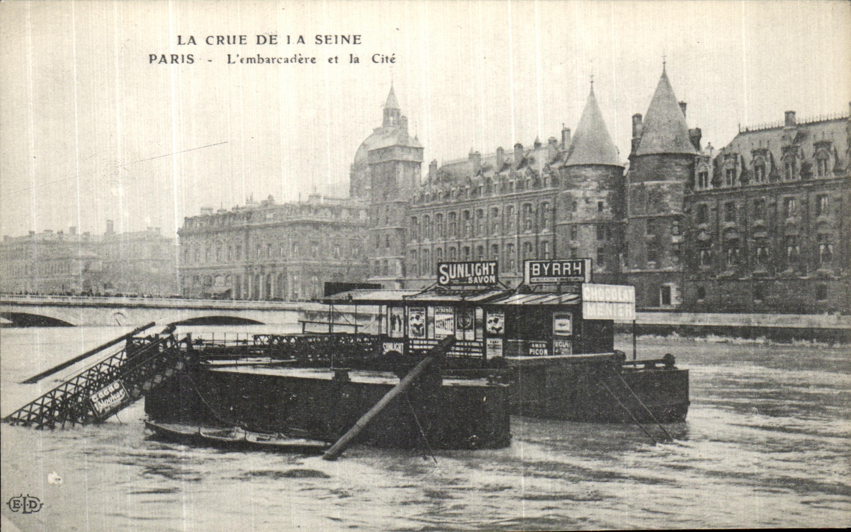 CPA Paris Crue De La Seine L embarcadere et la Cite