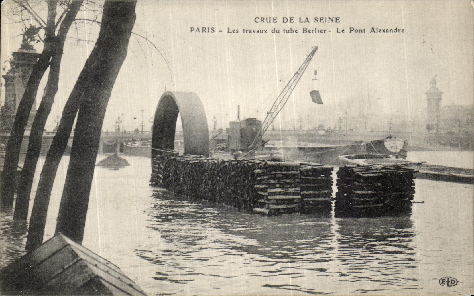 CPA Paris Crue De La Seine Les travaux du tube Rerlier Le Pont Alexandre