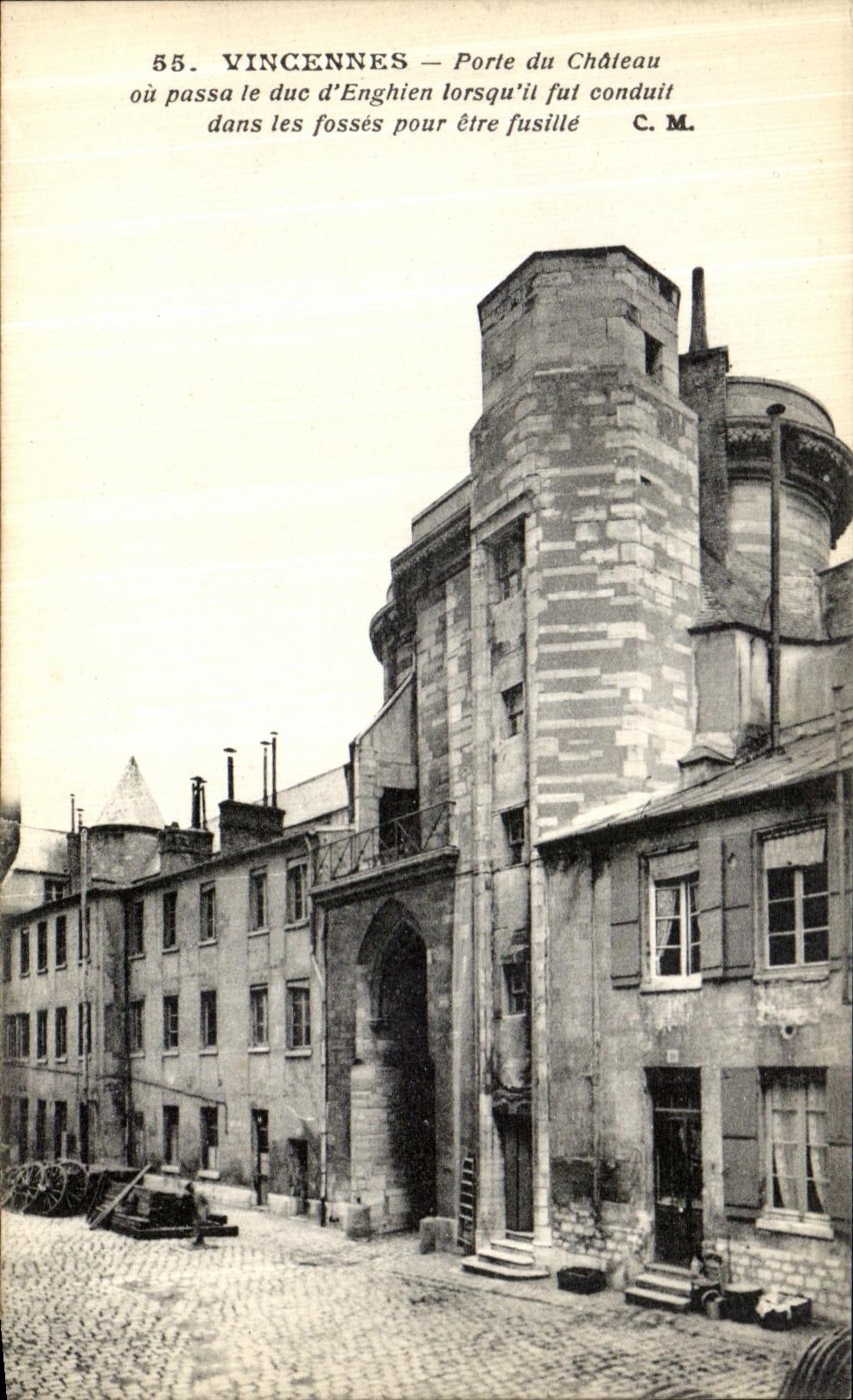 VINTAGE POSTCARD Paris Vincennes Carries Castle or passed the duke D Englien