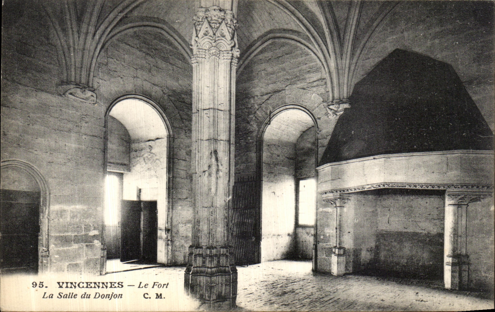 VINTAGE POSTCARD Vincennes the Fort the Room Of the Keep