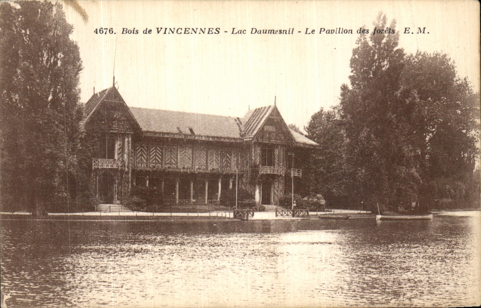 VINTAGE POSTCARD Wood of Vincennes Lake Daumesnil the House of the drills