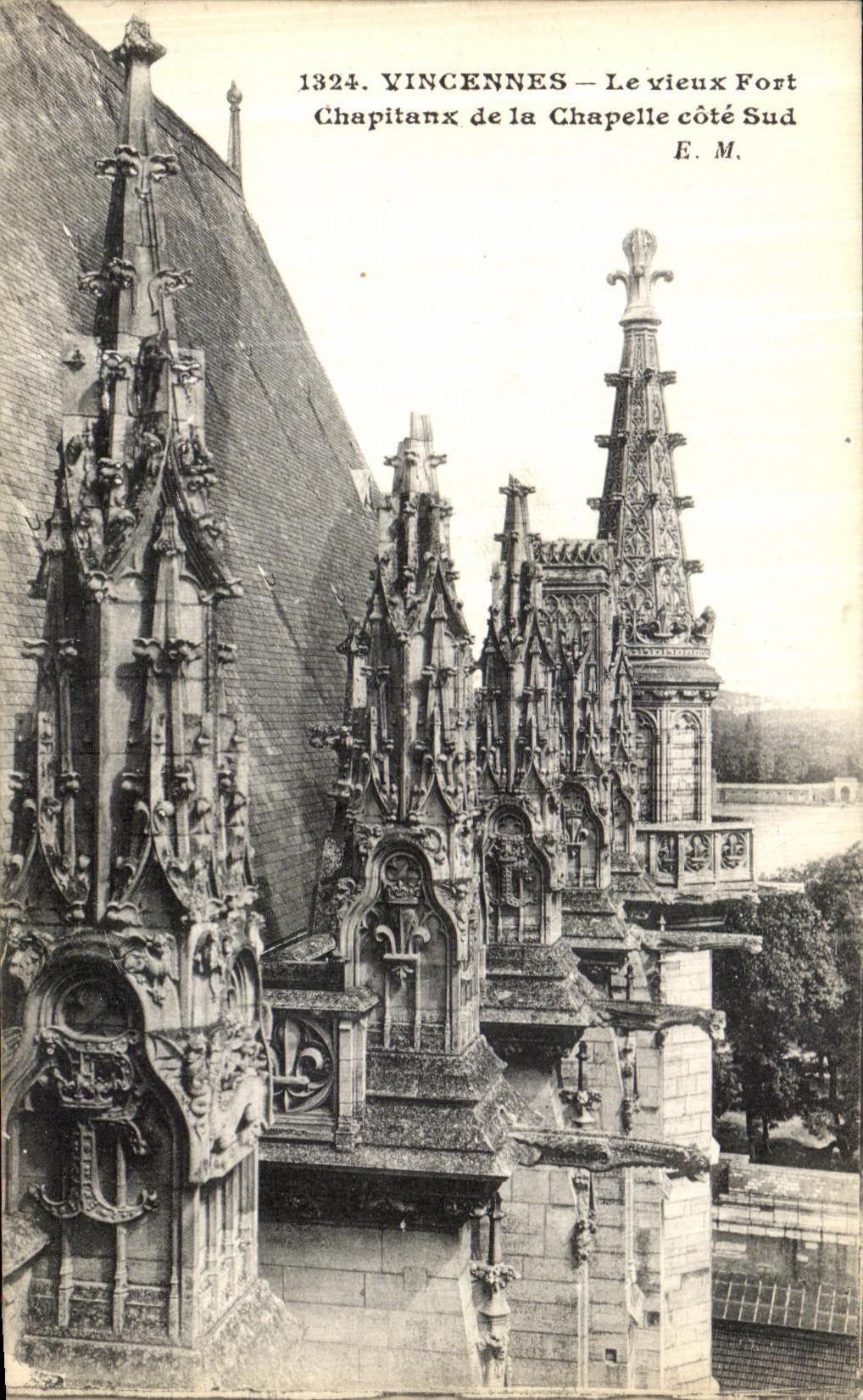 VINTAGE POSTCARD Vincennes the Old man Strong Chapitanx of the Vault southern part