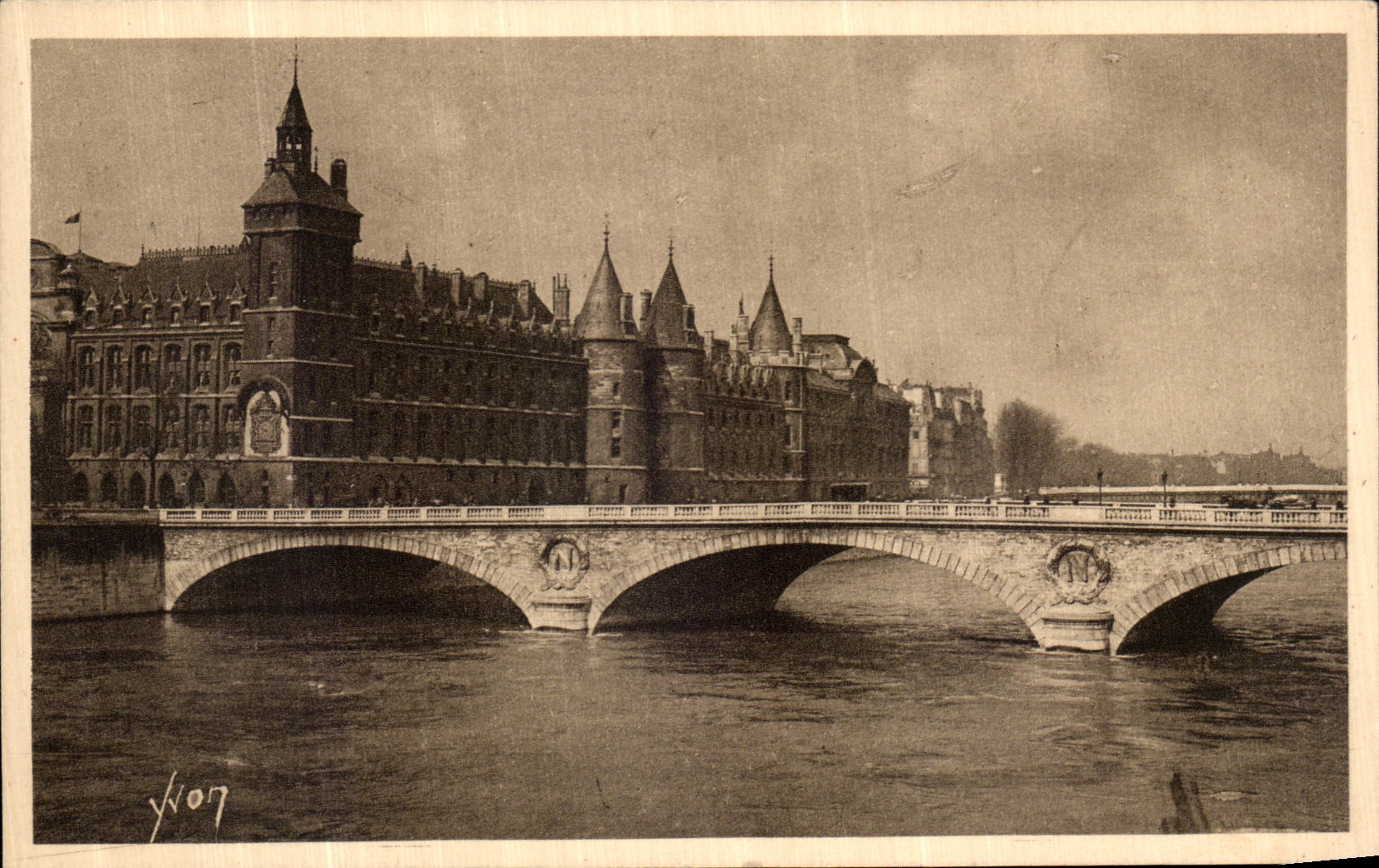 VINTAGE POSTCARD Paris the caretaker s lodge Law courts and bridge to the exchange