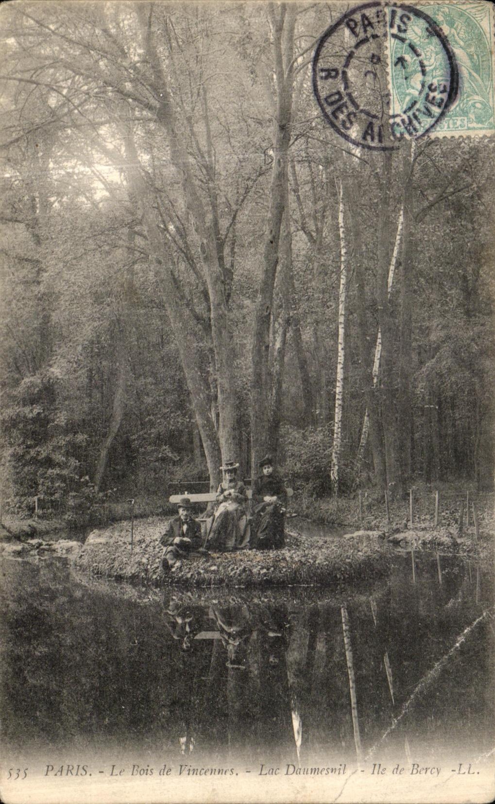VINTAGE POSTCARD Paris the Wood of Vincennes Lake Daumesnil Island of Bercy