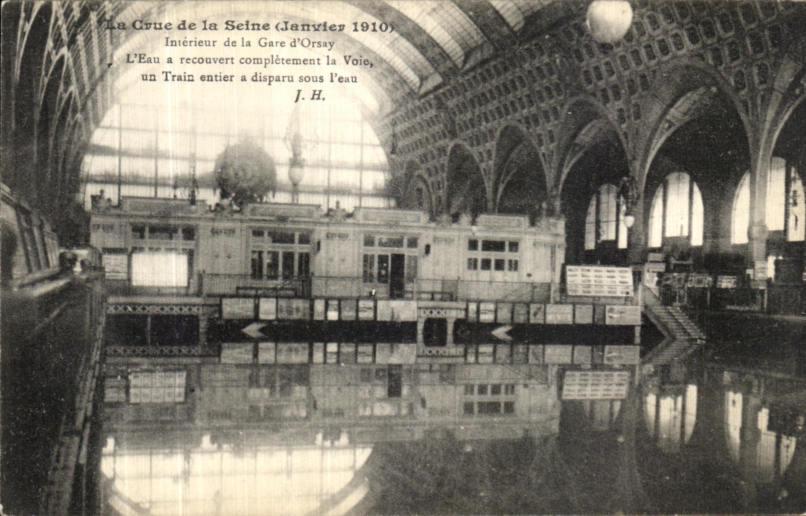 CPA La Crue de la Seine Interieur de la gare d Orsay 