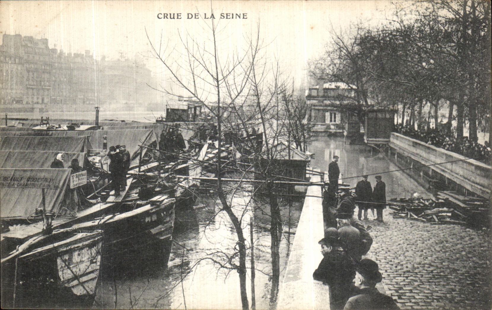 VINTAGE POSTCARD the Rising Of the Seine Boats quays