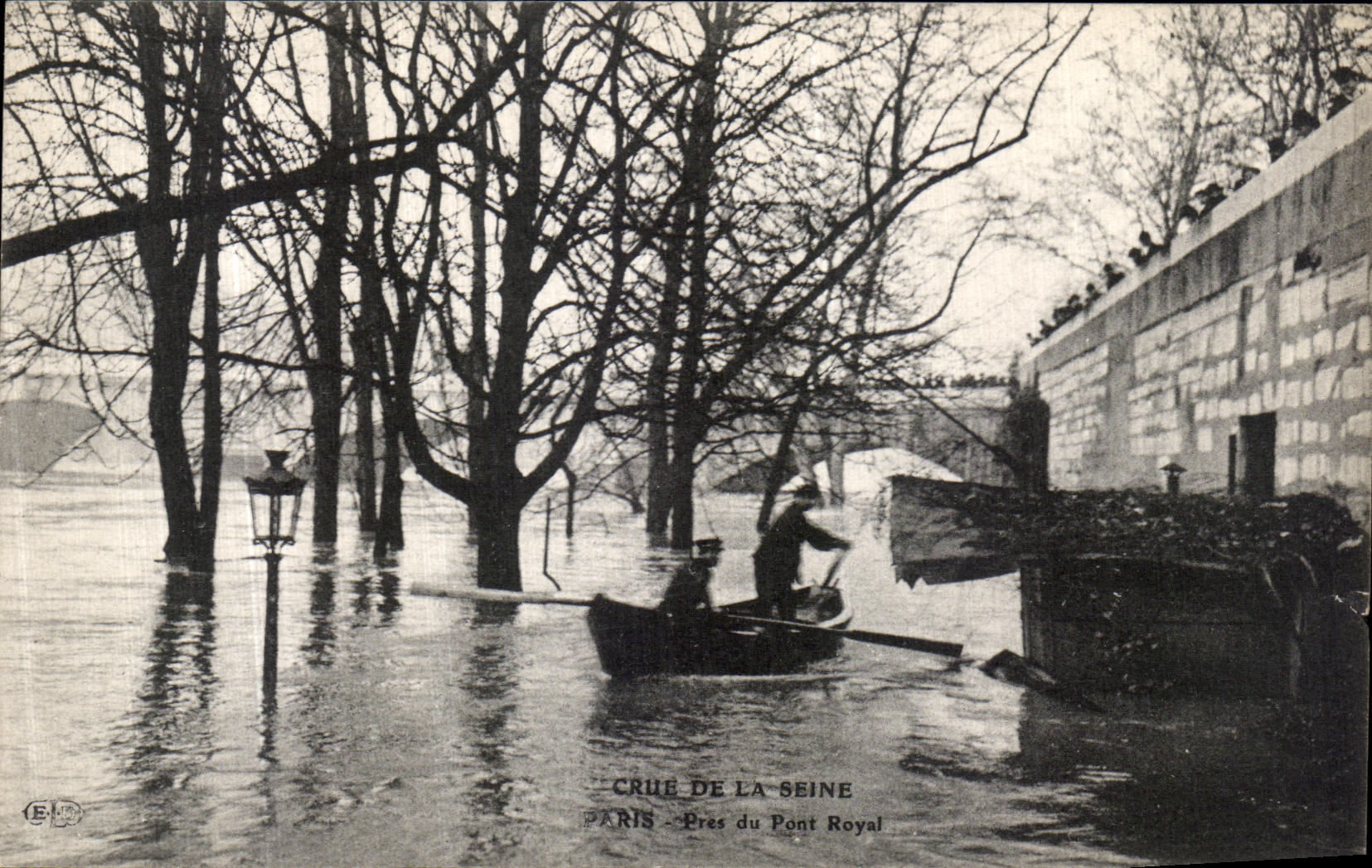 CPA La Crue De La Seine Paris Pres du Pont Royal 