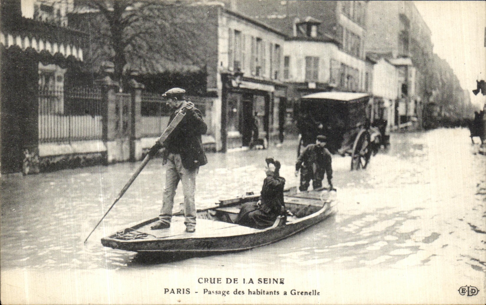 VINTAGE POSTCARD the Rising Of the Seine Paris Passage of the Inhabitants has Grenelle