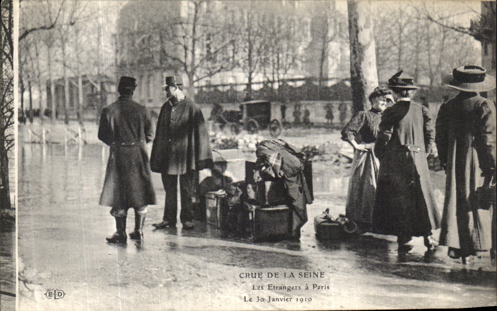 VINTAGE POSTCARD the Rising Of the Seine Paris the Foreigners has Paris