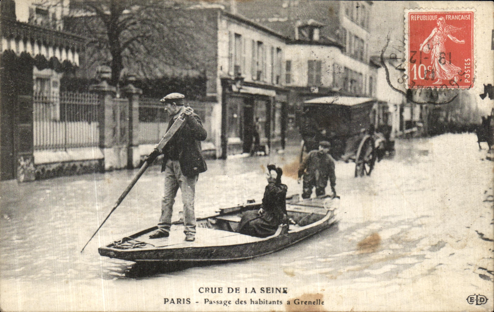 VINTAGE POSTCARD Crue Of the Seine Paris Passage of the Inhabitants has Grenelle