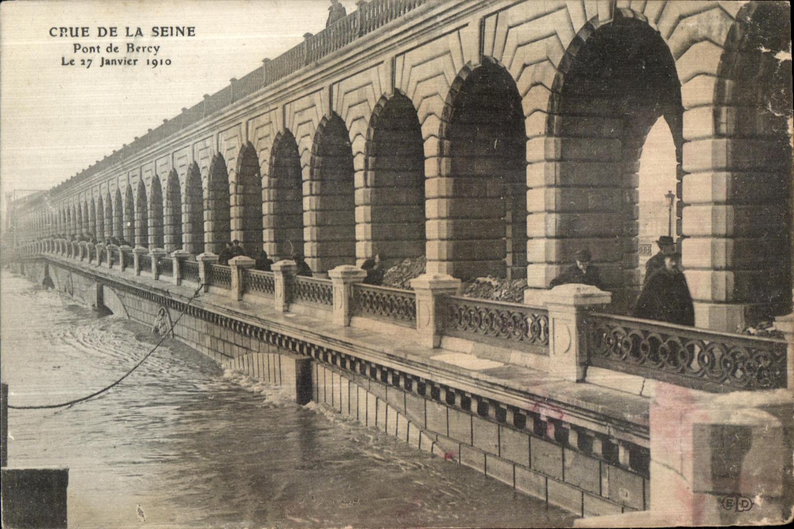VINTAGE POSTCARD Believed Of the Seine Bridge of Bercy Paris