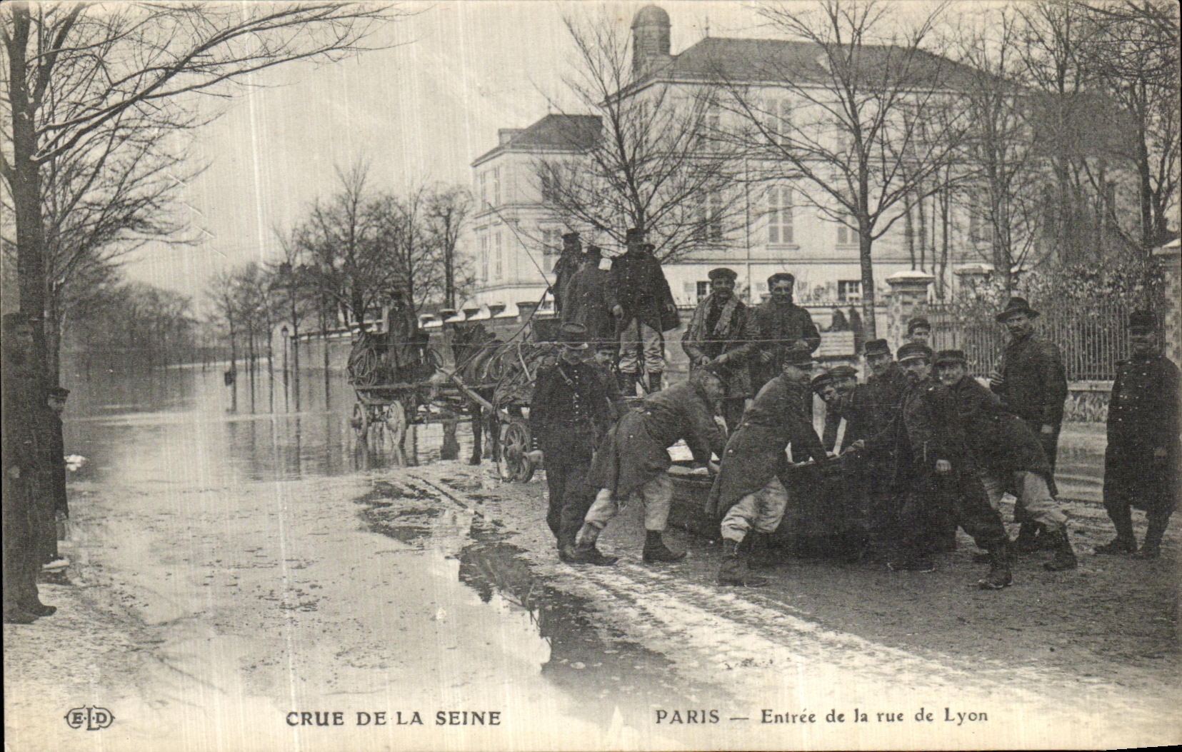 VINTAGE POSTCARD Believed Of the Seine Paris Entered of the Street of Lyon
