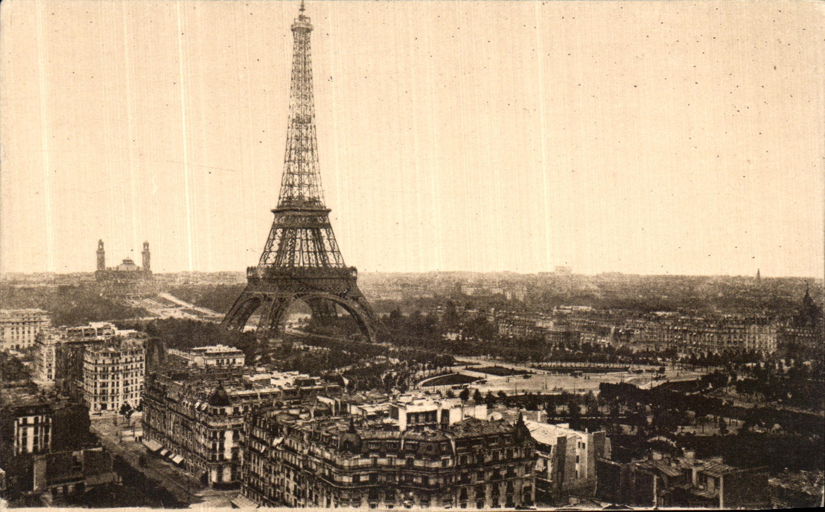 CPA Tour Paris Panorama du Champ de Mars Tour Eiffel