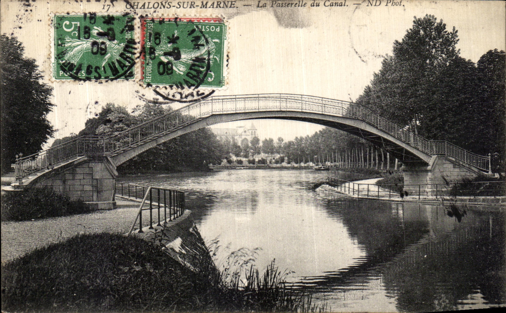 VINTAGE POSTCARD Trawl nets On the Marne the footbridge of the Canal