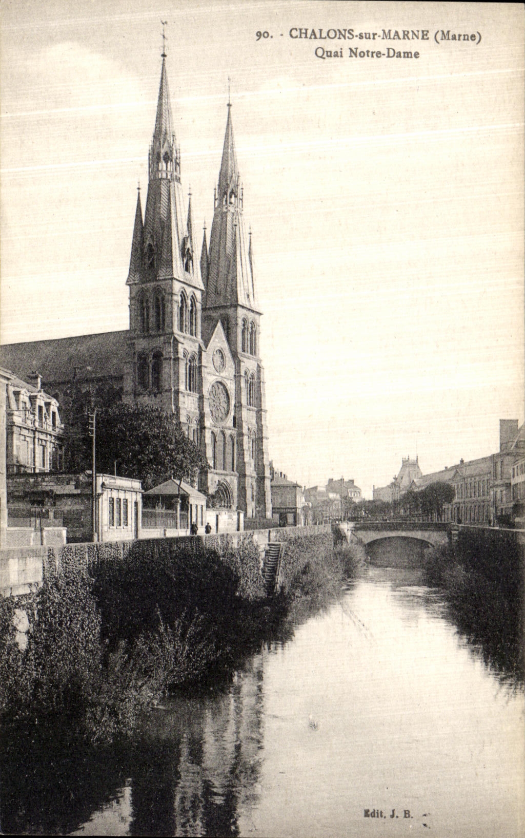 VINTAGE POSTCARD Trawl nets On the Marne Notre Dame Quay