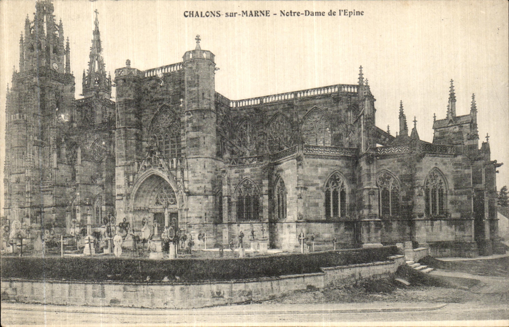 VINTAGE POSTCARD Trawl nets On the Notre Dame Marne of L Spine