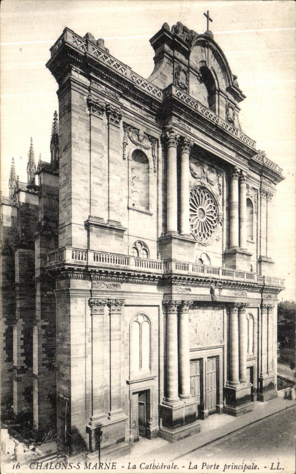 VINTAGE POSTCARD Trawl nets On the Marne the Cathedral the Principal Gate