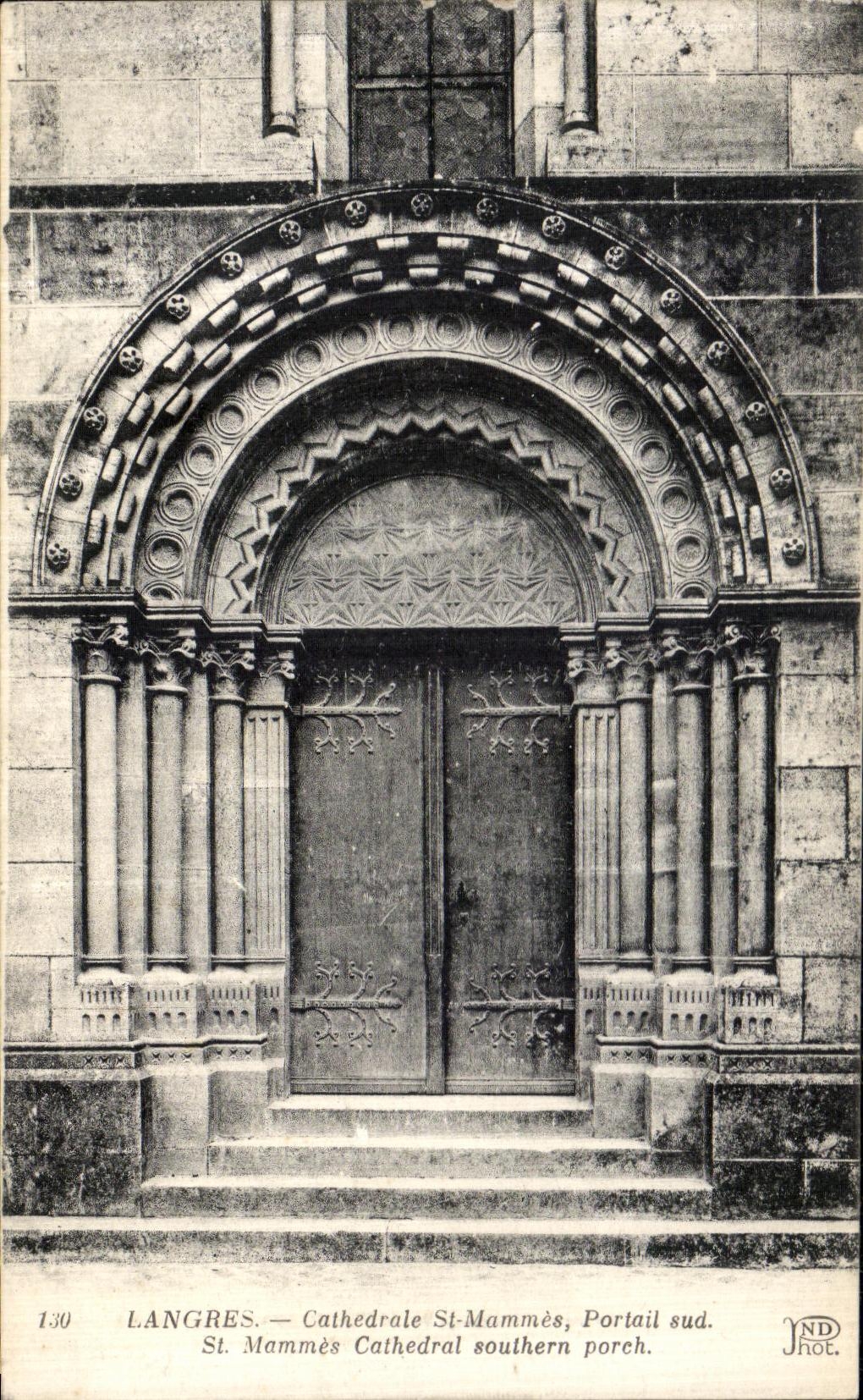 Portico meridional de Souhern de la catedral del St Mammes de la puerta del St Mammes de la catedral de Langres de la POSTAL de la VENDIMIA
