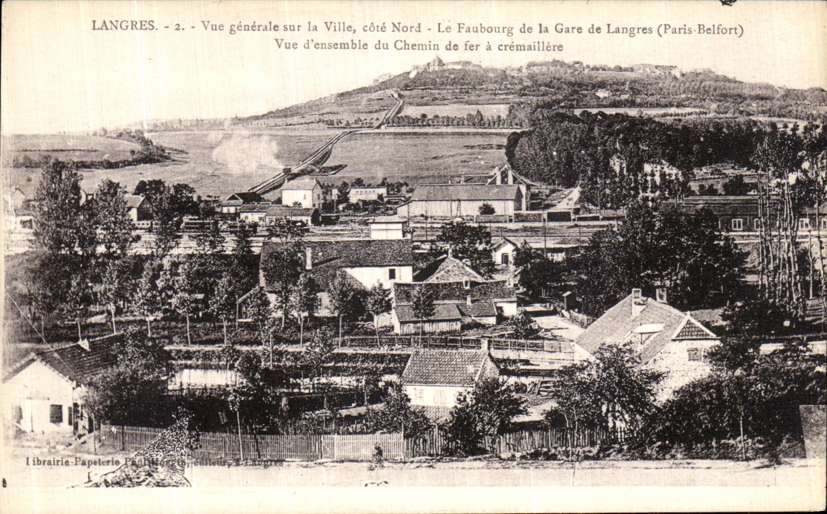 La opinion de Langres de la POSTAL de la VENDIMIA sobre la ciudad dimensiona norteno el suburbio de la estacion de Langres