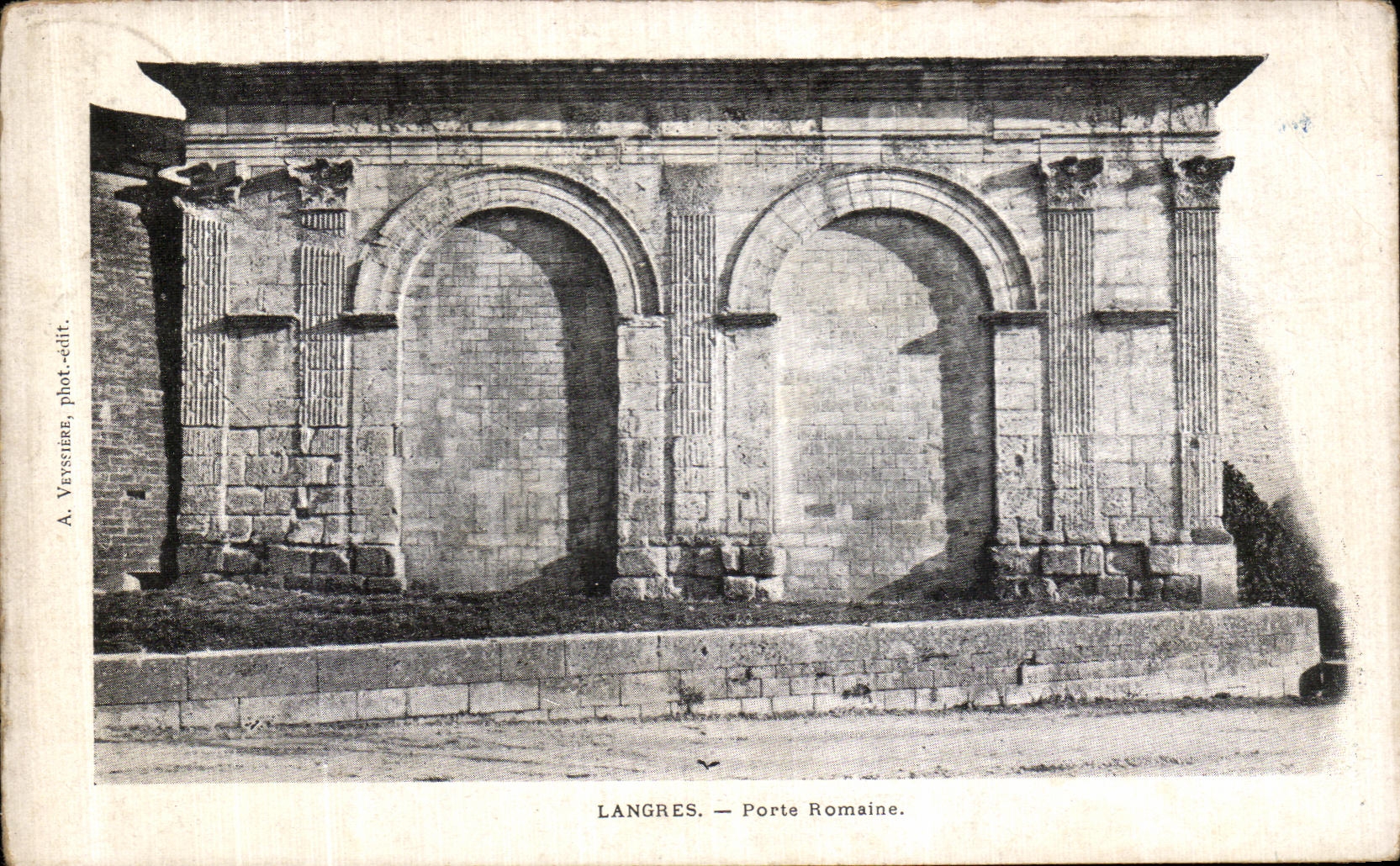 La POSTAL Langres de la VENDIMIA lleva romano