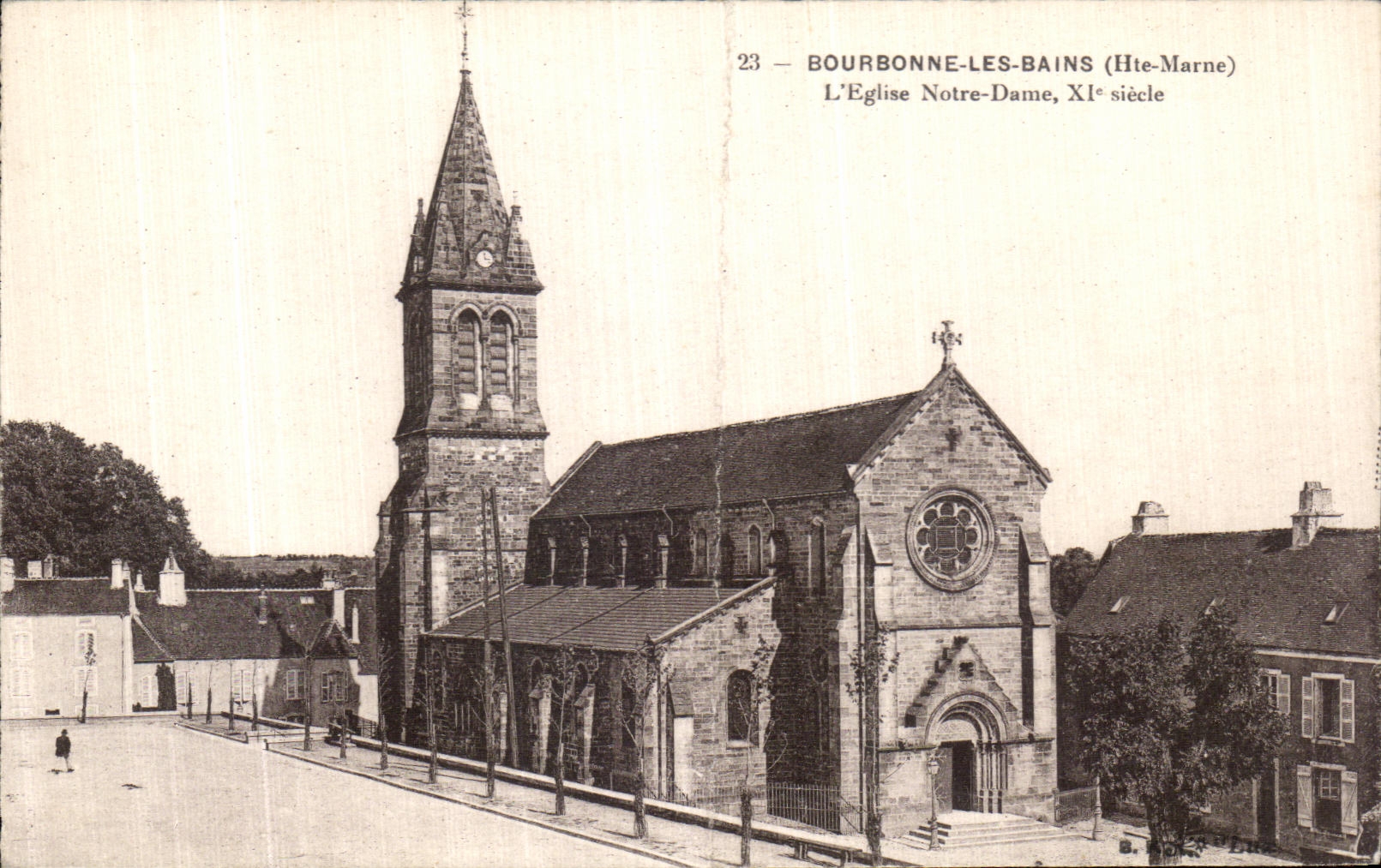 CPA Bourbonne les Bains La Place de l Eglise Notre Dame