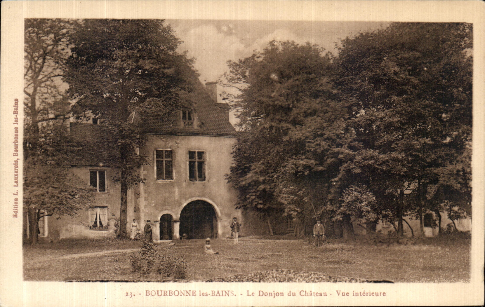 CPA Bourbonne les Bains Le Donjon du chateau Chateau Vue interieure 