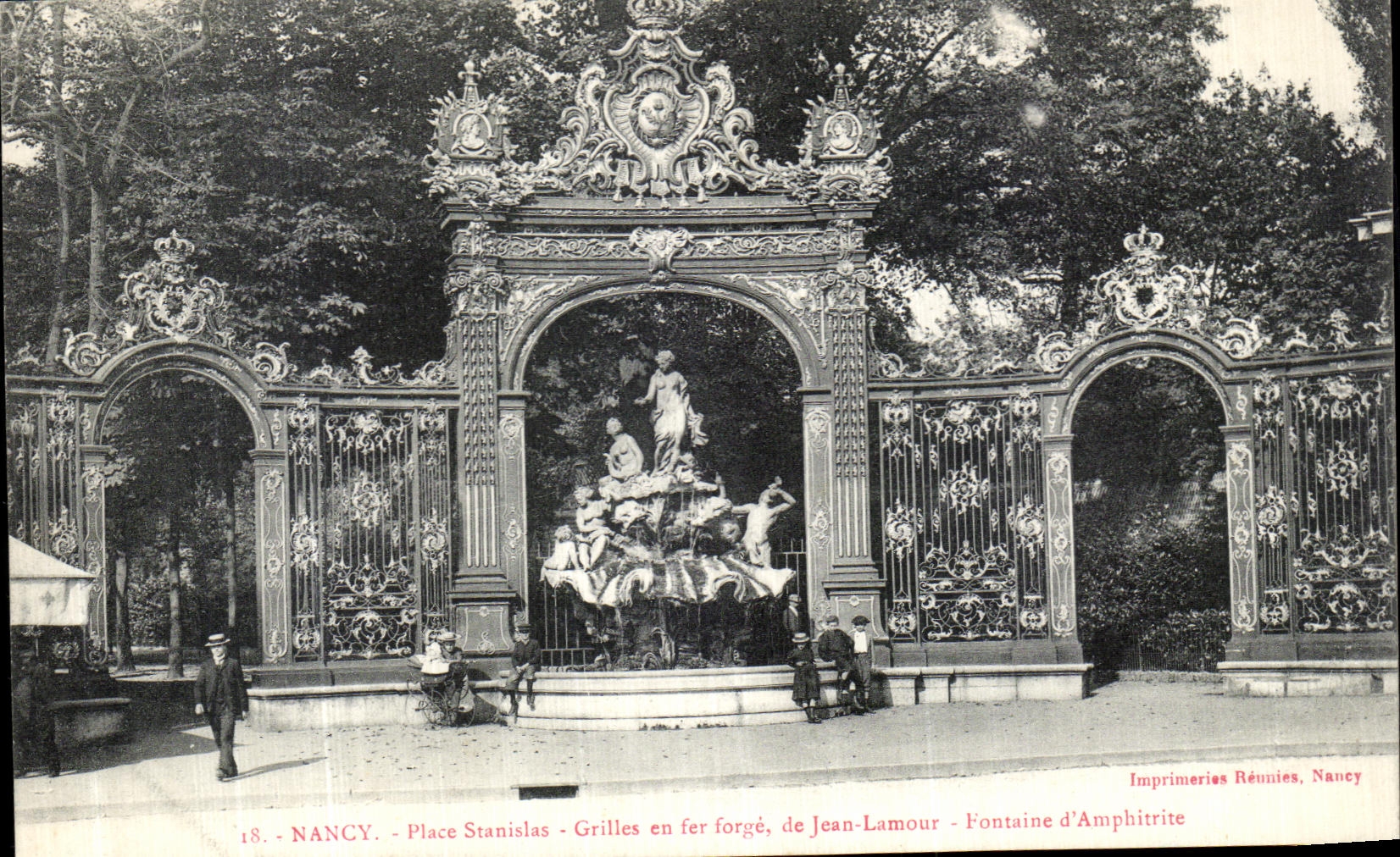 CPA Nancy Place Stanislas Grilles en fer Forge de Jean Lamour Fontaine d Amphitrite