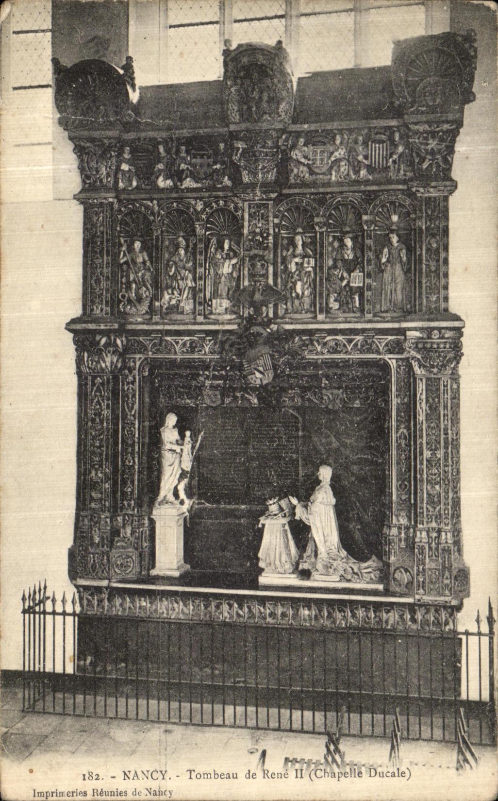 CPA Nancy Tombeau de Rene II Chapelle ducale