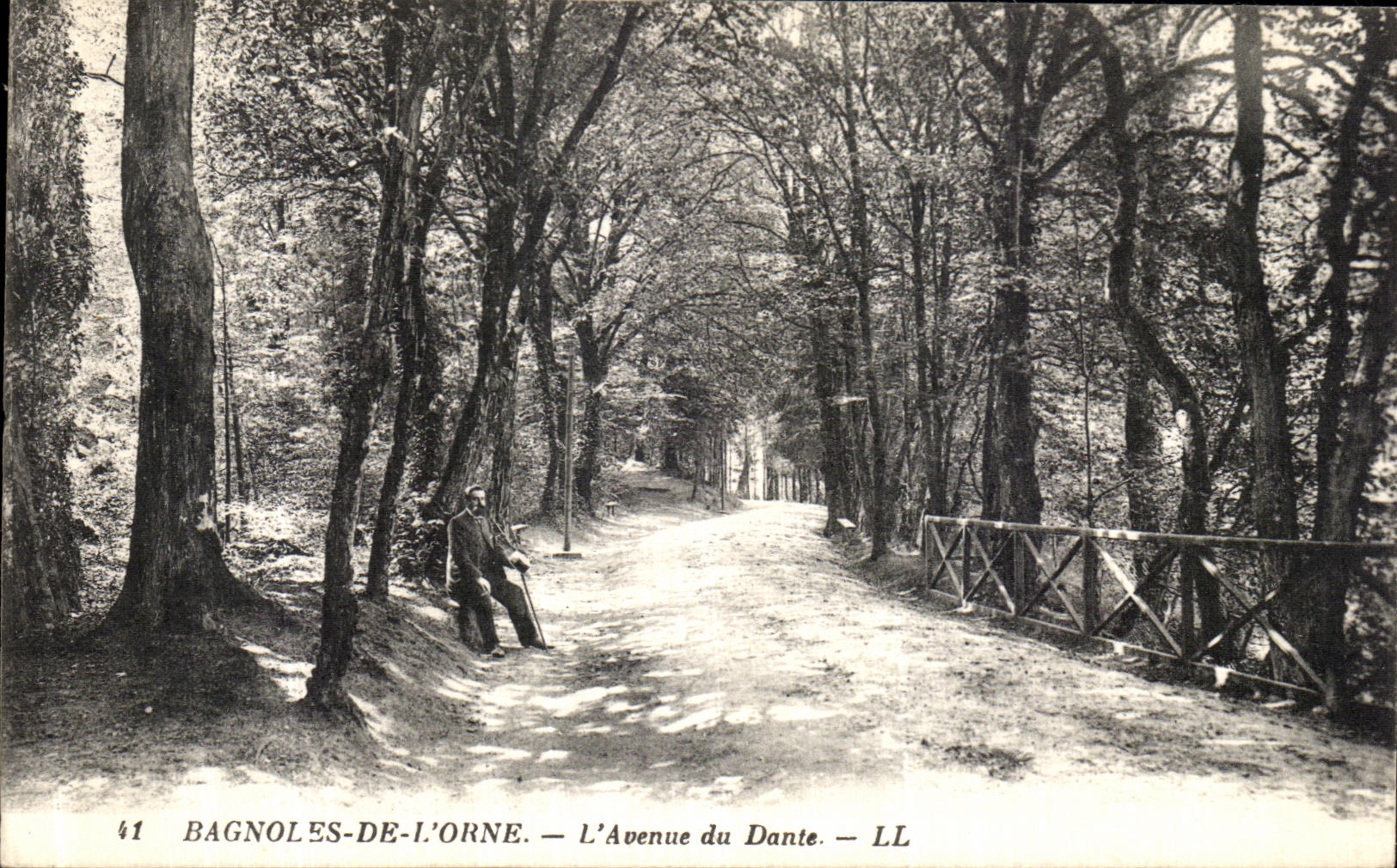 CPA Bagnoles De L Orne Allee du Dante