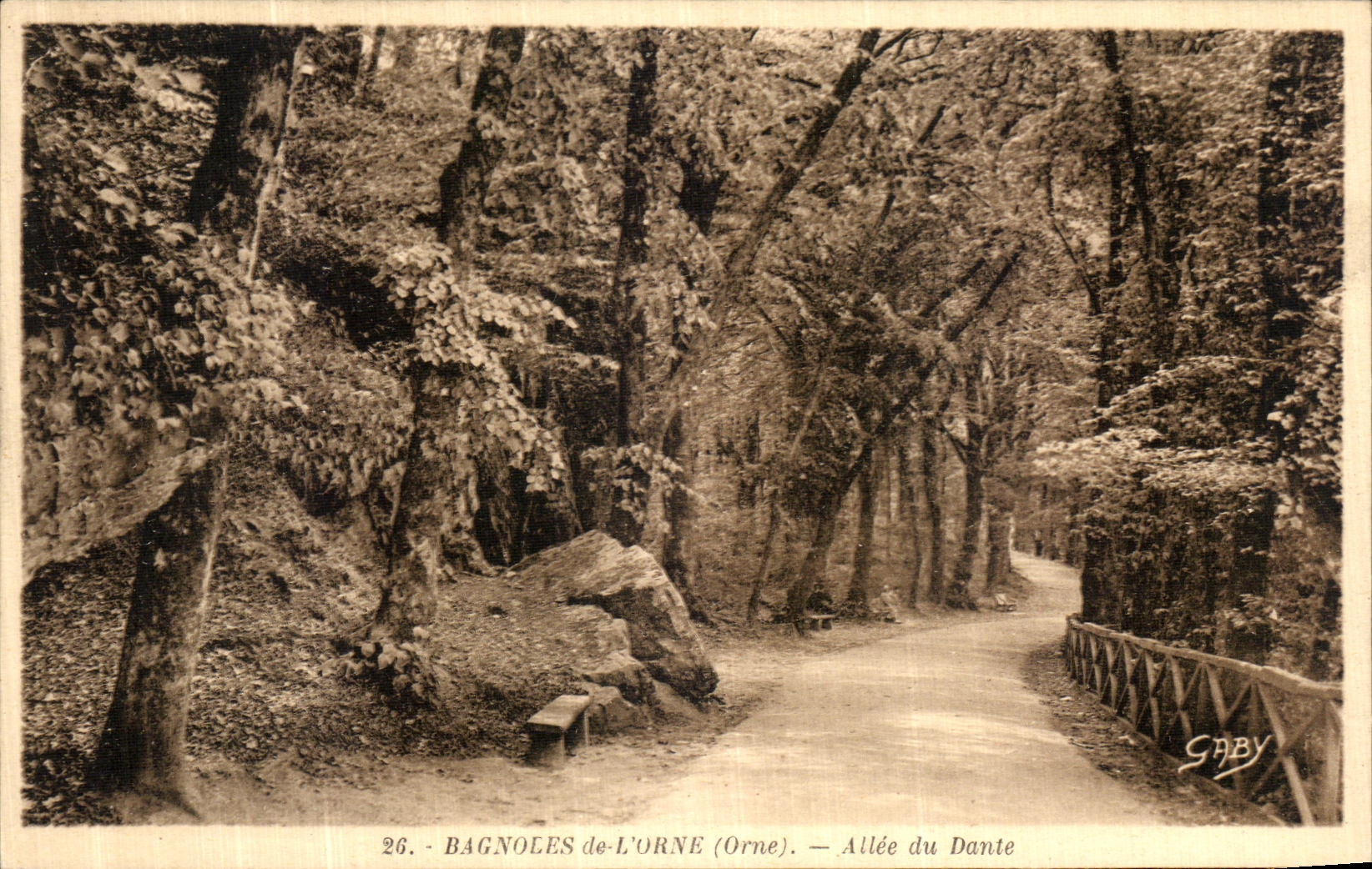 CPA Bagnoles De L Orne Allee du Dante
