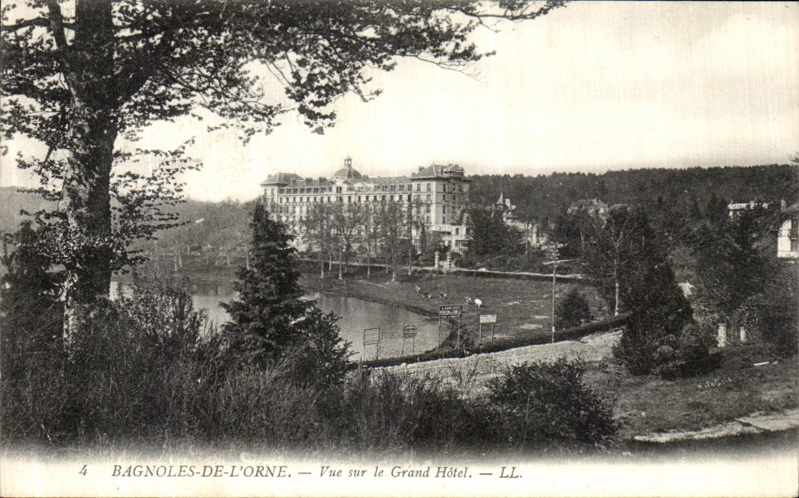 CPA Bagnoles De L Orne Vue Sur Le Grand Hotel 