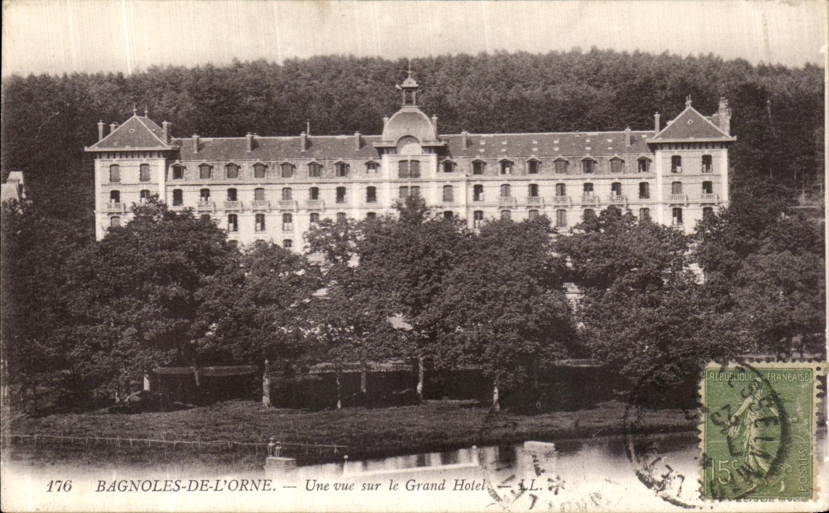 CPA Bagnoles de L Orne Une Vue Sur Le Grand Hotel