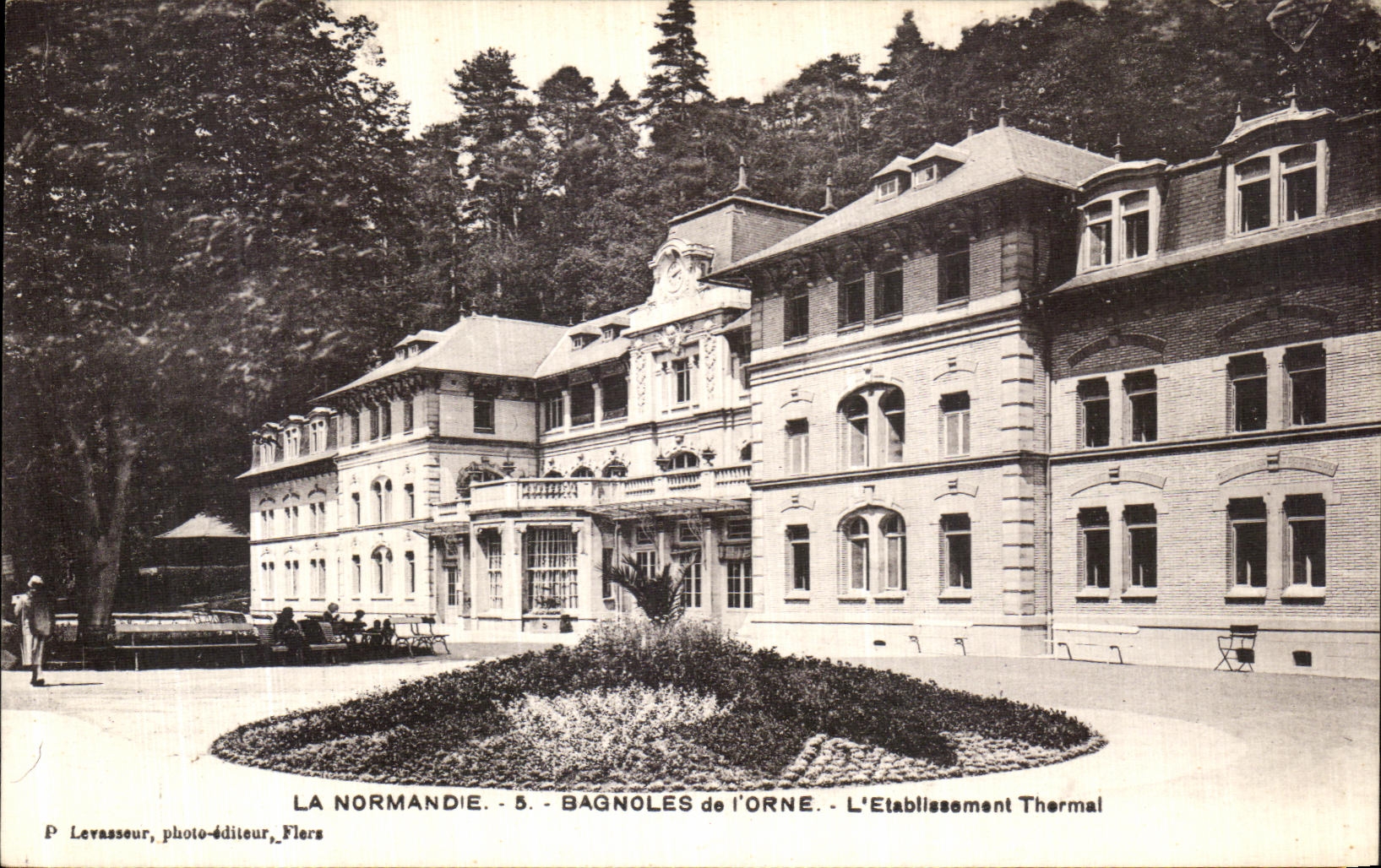 CPA Bagnoles de L Orne Etablissement Thermal La Normandie