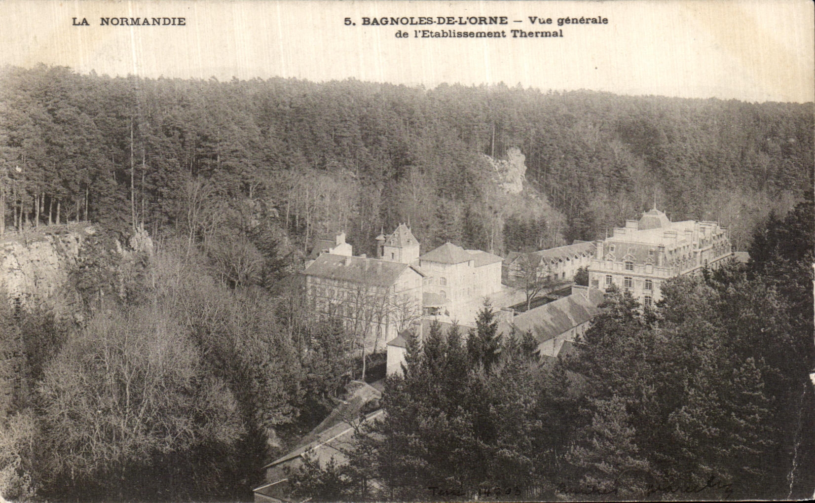 CPA Bagnoles de L Orne Vue Generale de L Etablissement Thermal