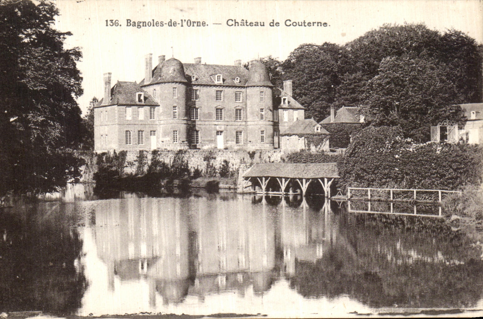 CPA Bagnoles de L Orne Chateau de Couterne