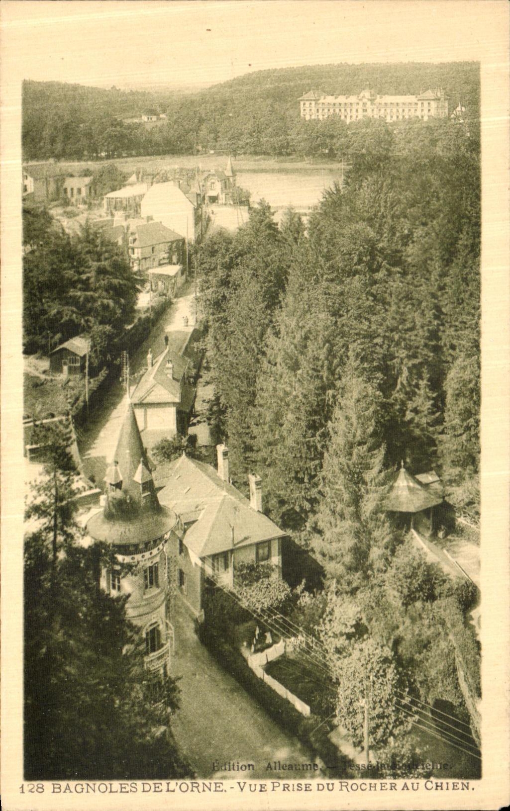 CPA Bagnoles de L Orne Vue Prise Du Rocher Au Chien 