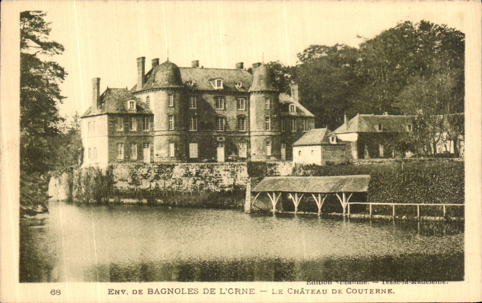 CPA Bagnoles de L Orne Le Chateau De Couterne